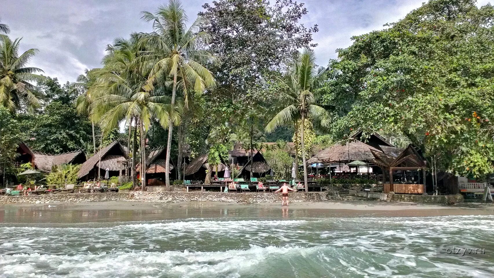 Чанга иваново. Ко Чанг Banpu Koh Chang. Сантия три ко Чанг. Ко Чанг бунгало. Заброшенный отель корабль ко Чанг.