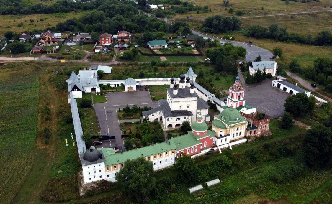 Белопесоцкий монастырь. Белопесоцкий Ступино. СТО-Троицкий Белопесоцкий монастырь панорама. Белопесоцкий монастырь Ступино фото.