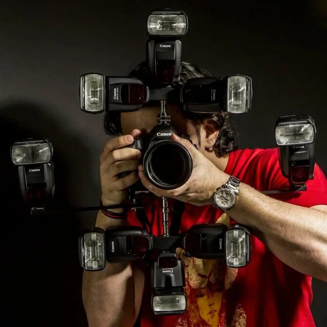 Профессиональный фотограф. Фотограф с фотоаппаратом. Профессиональный фотограф. Алина петрова курск. Pro фотограф.