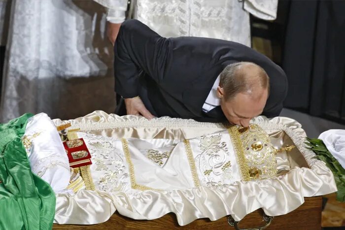 Названа цена элитных похорон в России. Гроб Swarovski за три млн. ФОТО