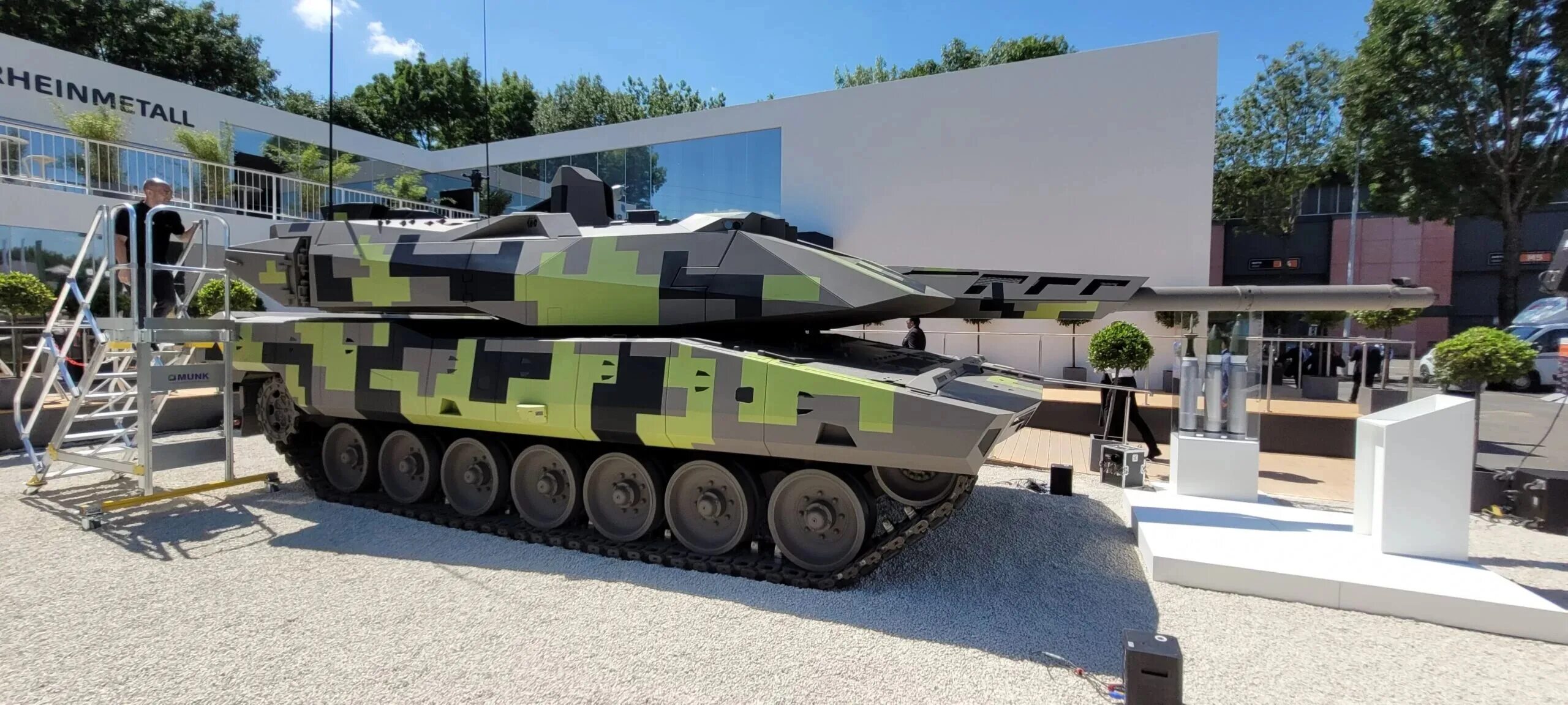 Купить новый немецкий. Panther kf51. Новый танк kf51 Panther. Kf51 Panther танк. /Rheinmetall_kf51.