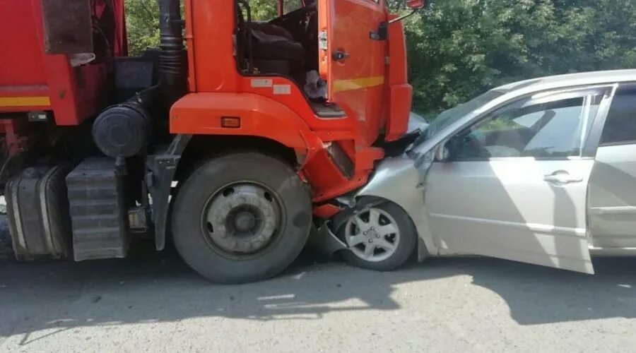 Аварком бийск все дтп бийска. Дтп возле музыкального театра омск. Дтп возле магазина. Авария около метро приморская. 2021.