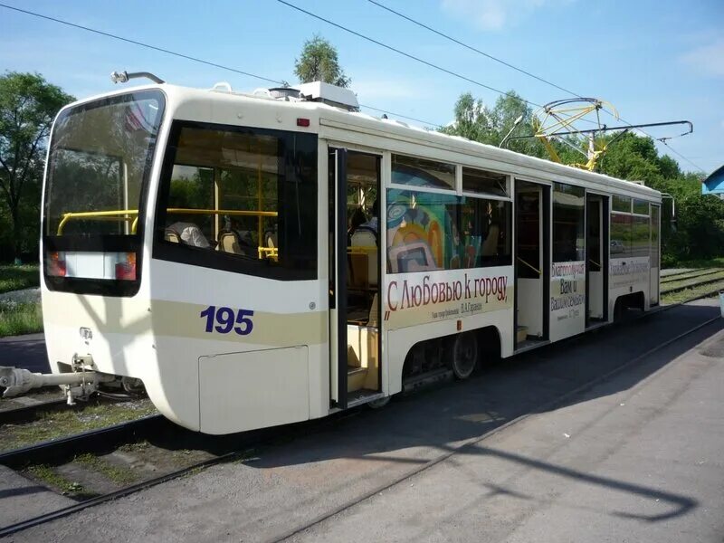Автобус и трамвай в Прокопьевске. Трамвай номер 350 Прокопьевск. Транспорт Прокопьевск. Фотографии трамваев в Прокопьевске.