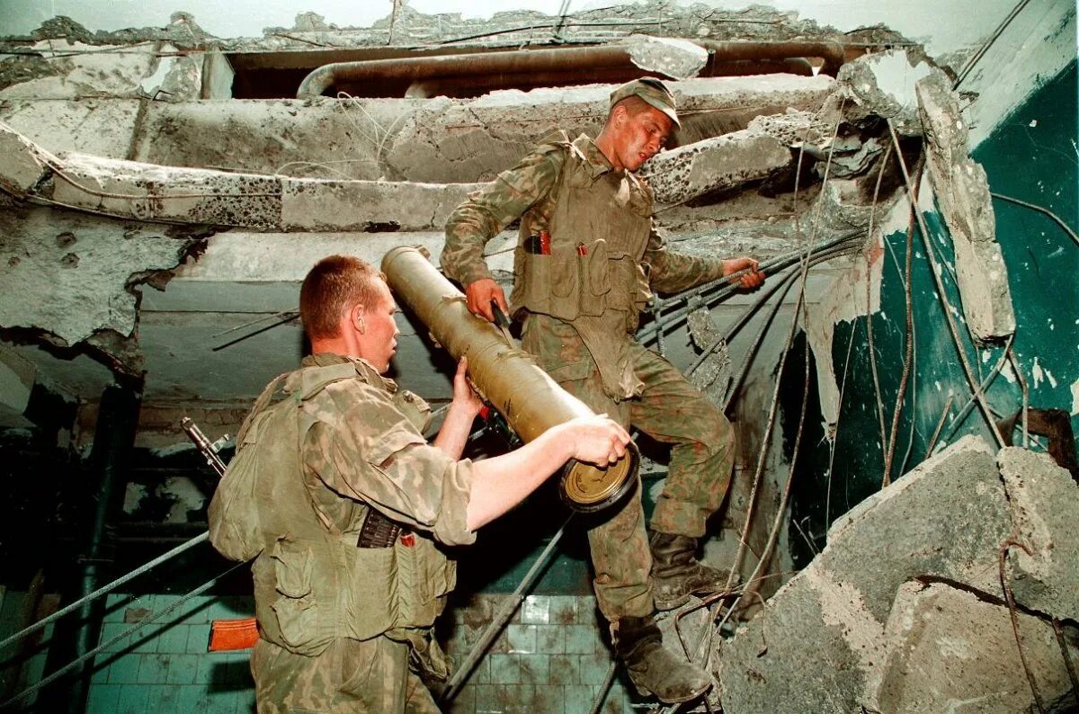 Первая чеченская война 1994-1996. Чечня 1994 штурм грозного. 26 декабря 1995 г. Чечня 1995 штурм грозного. Бомбардировка грозного 1994.