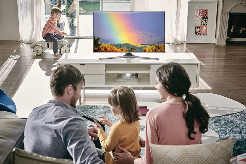 Телевизор. Семья у телевизора. Телевидение для детей. Телевидение семья. Просмотр 7 канала
