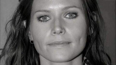 Nina Persson is hot chick. 