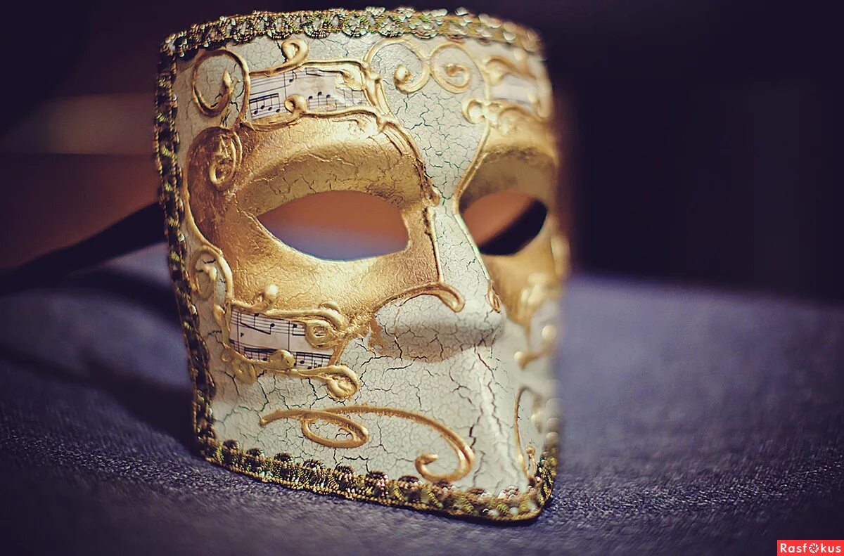 Самая большая маска. Баута венецианская. Маска Баута Венеция. Баута Казанова маска. Венецианская маска Bauta.
