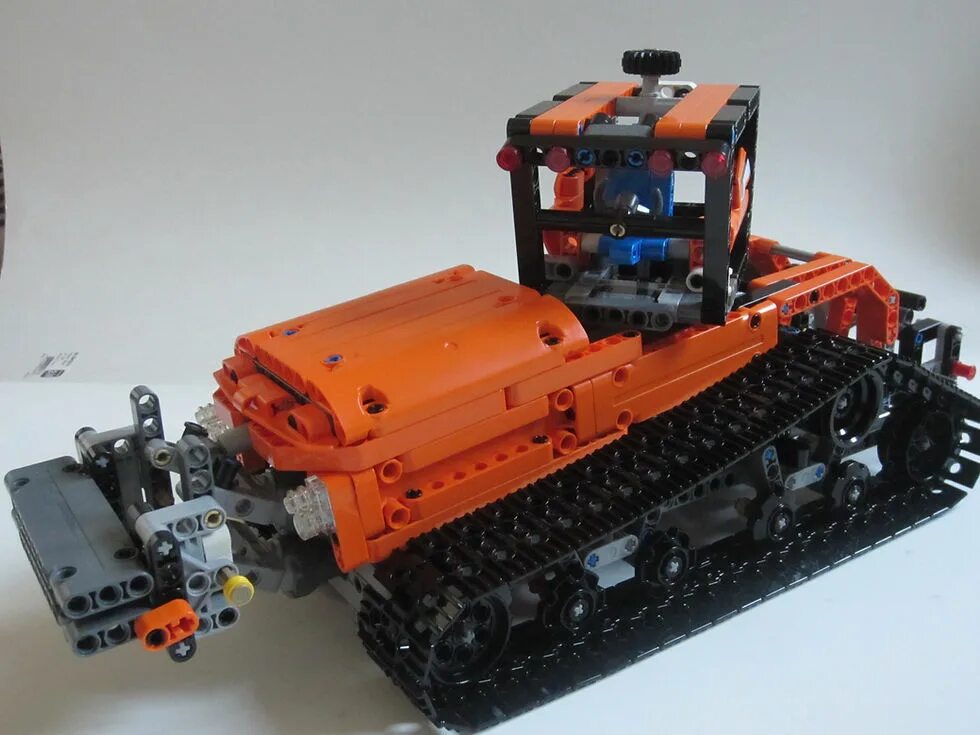 Сделать гусеничный трактор. Lego гусеничный трактор. lego technic tracktor crawler. lego technic tractor rc. лего гусеничный трактор валберис.