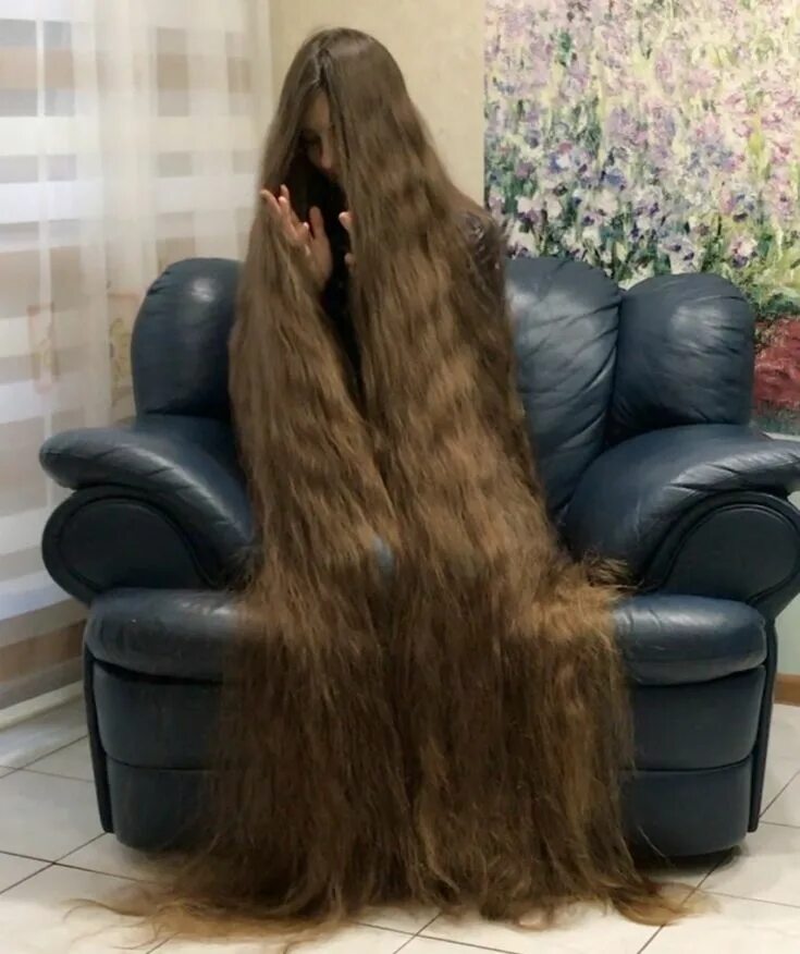 Девушка с длинными волосами со спины. Very long hair silk rapunzel. Прическа качели. Очень длинные волосы у девушек распущенные прямые. Девочка с длинными волосами.