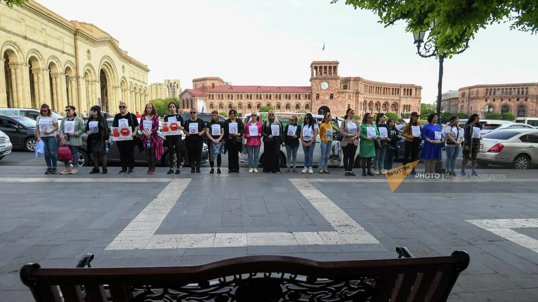Пленные азербайджанцы в армении. Армяне в париже. Армия армении. Армянская музыка телеграм. Армяне тг.