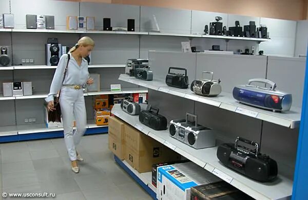 Товары в магазине техники. Мир магазины электроники и бытовой техники. Панорама бытовой техники магазин. Магазины электроники и бытовой техники Херсон. Креативная съемка торгового зала бытовой техники.