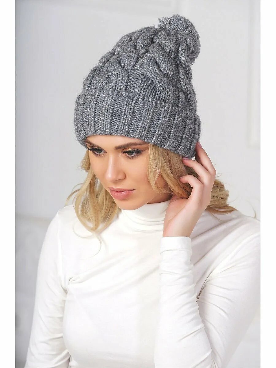Объемная шапка спицами без отворота. Шапка женская спицами. Объемная шапка. Шапка вязаная женская без отворота. Шапка спицами.