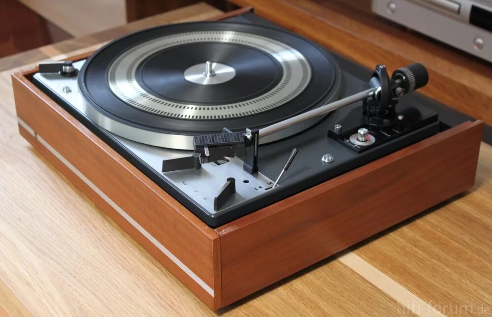 Dual cs 750-1. Проигрыватель винила dual cs 750-1 220 вольт. Dual 505-2. Dual cs731q тонарм. Ящик под видеорегистратор.