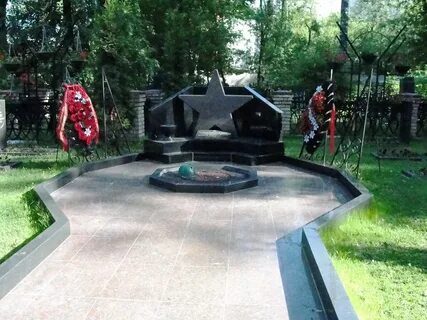 Пристанище в братских могилах этого кладбища
