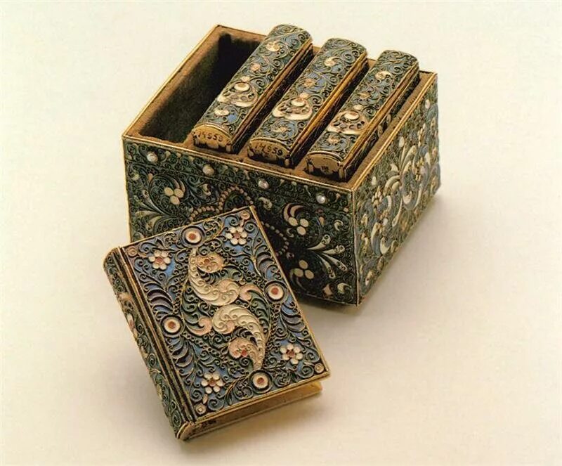 карл фаберже ювелиры российской империи. ювелирное искусство карла фаберже. изделия фирмы фаберже. изделия фирмы фаберже. императорские пасхальные яйца фаберже.