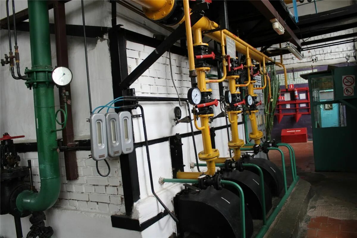 котельное оборудование и трубопроводы. централизованное теплоснабжение. новая котельная. сайт теплоснабжения. теплосетевой комплекс.