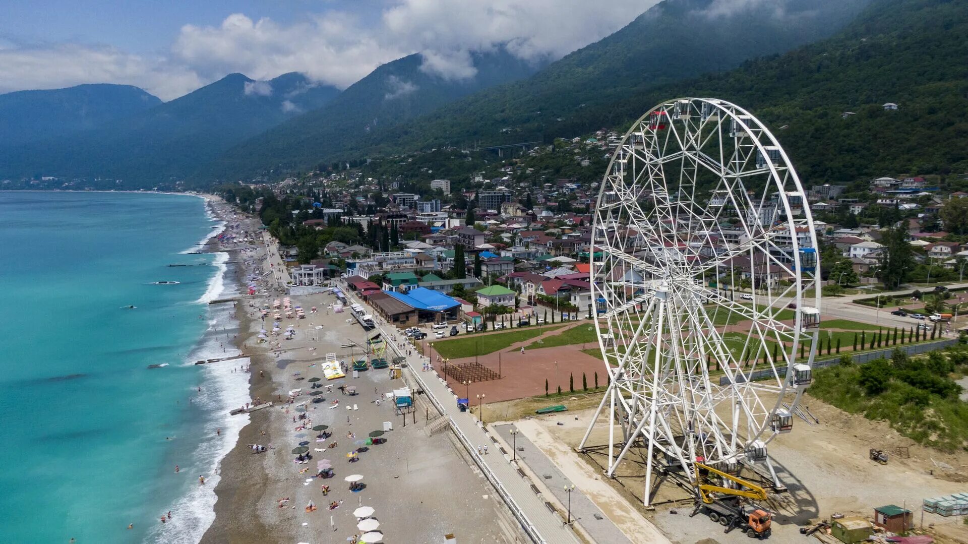 Абхазия гагры набережная колесо обозрения. Колесо обозрения гагра. Пицунда колесо обозрения. Гагра колесо. Колесо обозрения в новая гагра абхазия.