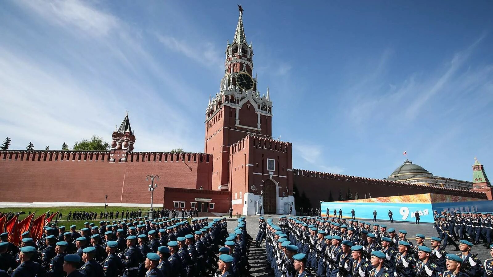 9 май кремль. Кремль Москва парад. Москва Кремль красная площадь парад. Парад на красной площади 9 мая. Московский Кремль парад Победы.