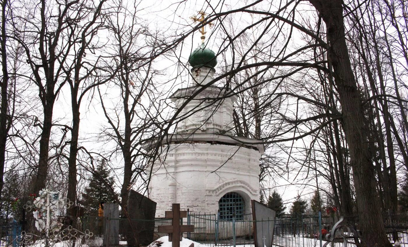 кладбище переславль-залесский. часовня в переславле залесском. черниговская часовня переславль залесский никитский. черниговская часовня. храм святого благоверного князя михаила черниговского фото.