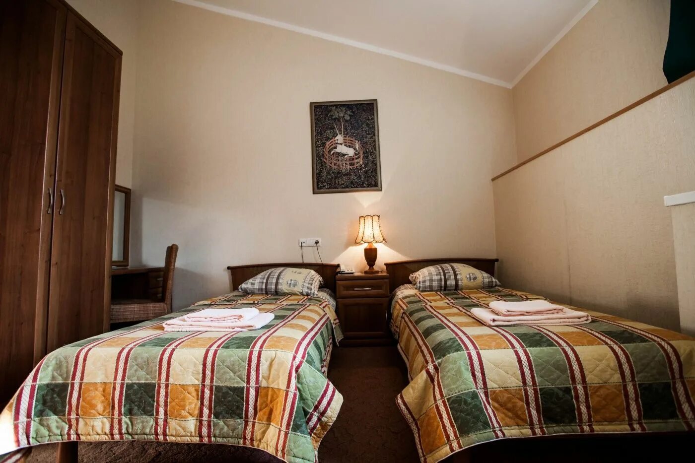 Хотьково гостиница. Отель в хотьково. Гостиничный комплекс абрамцево жучки. Фото hotel majestic plaza прага. Хотьково отели.