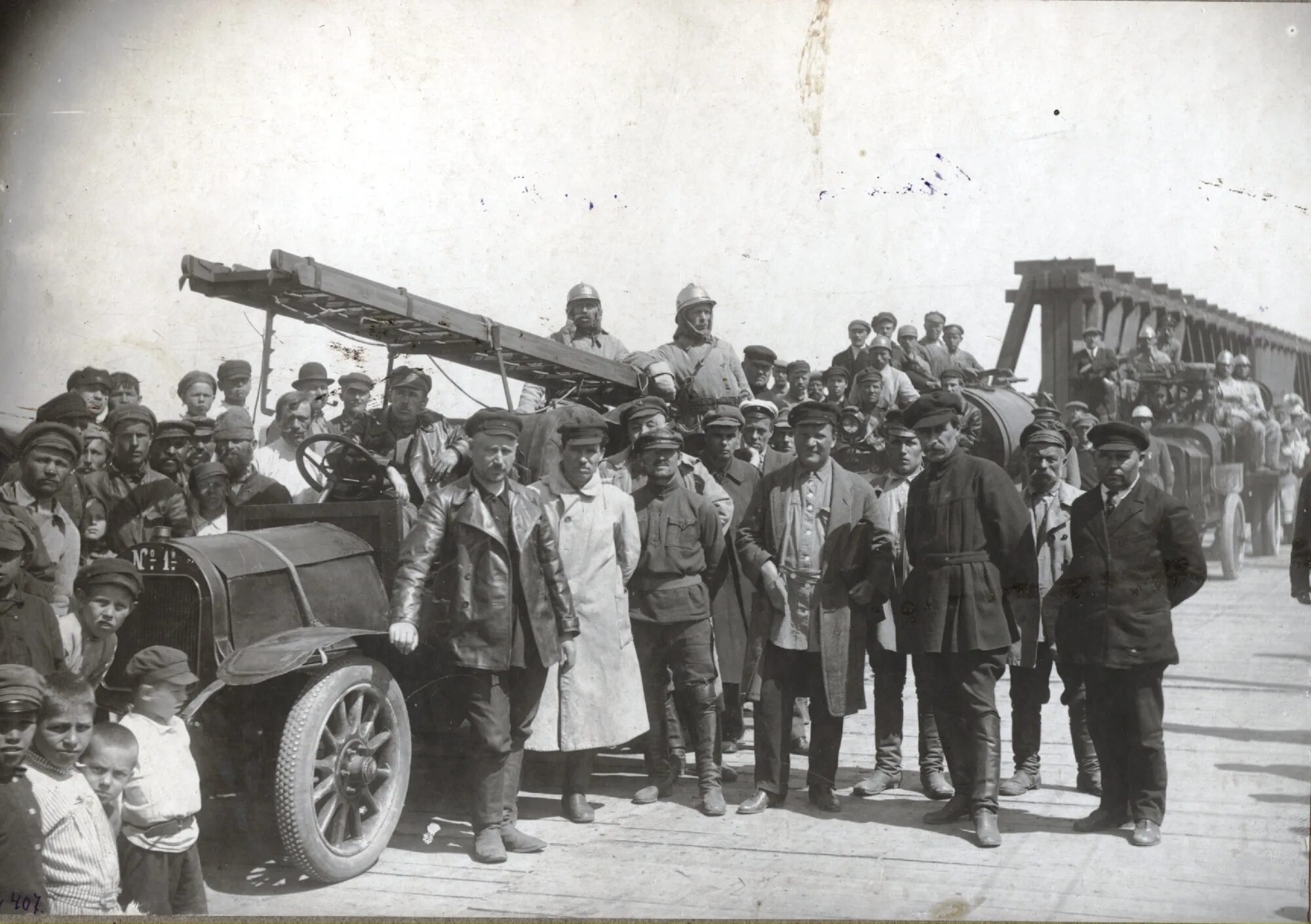 История пожарной охраны вологодской области. Пожарная охрана Тюмень. Фото пожарные 30-х годов. Исторические фото пожарных. Фото пожарных 1911.