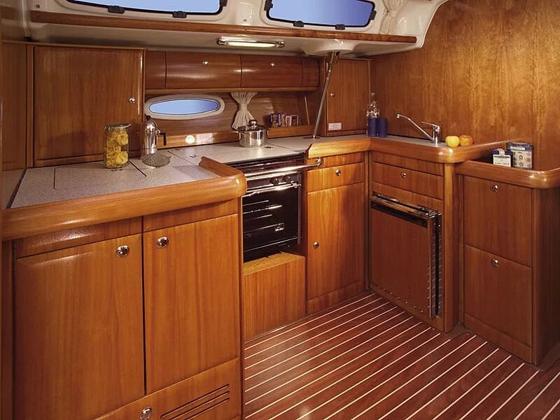 Камбуз 3. Bavaria cruiser 56. bavaria 46 фото. камбуз на яхте. камбуз на катере.
