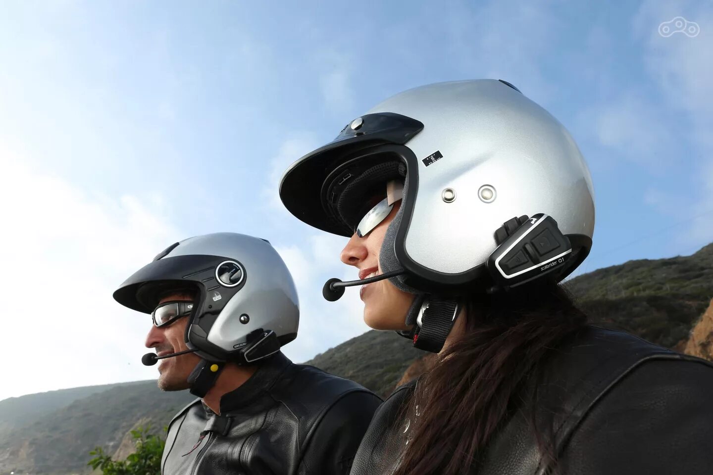 Безопаснейший шлем. Гарнитура Scala Rider q1. Шлем с мотогарнитурой Cardo. Мотошлем с гарнитурой Cardo. Гарнитура для шлема мотоцикла.
