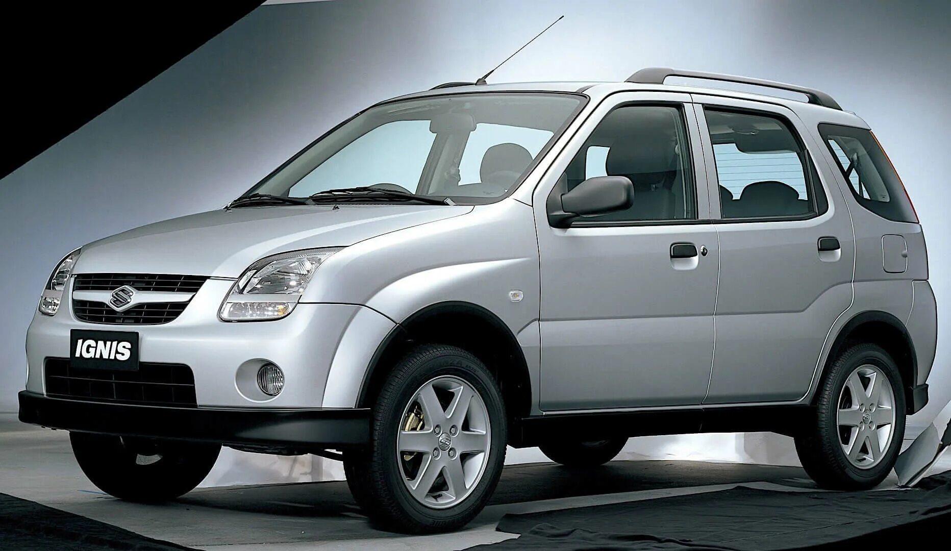 Радиус купить машину. Suzuki Ignis 2003. Сузуки Игнис 2004. Сузуки Игнис 1 поколение. Сузуки Игнис 2023.