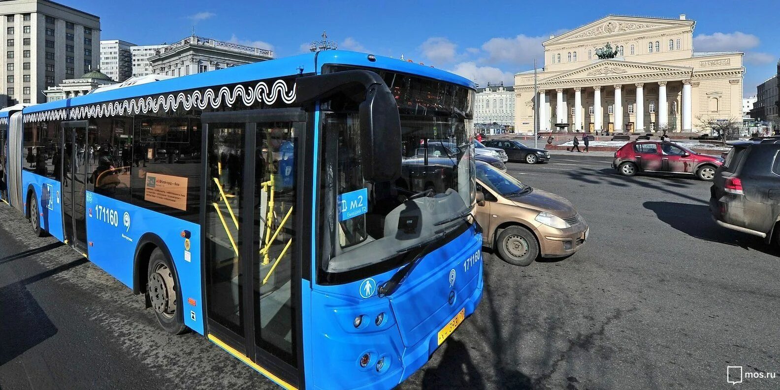 Транспорт москвы. Общественный транспорт москвы. Москва электробус кремль. Общественный транспорт фото. Общественный транспорт москвы сегодня.