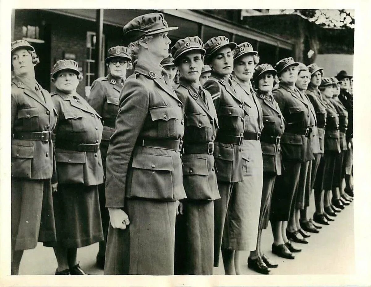 Хельферин СС. Женщины солдаты 3 рейха. Женщины фашистской Германии. Женская униформа третьего рейха. Фашистская женщина