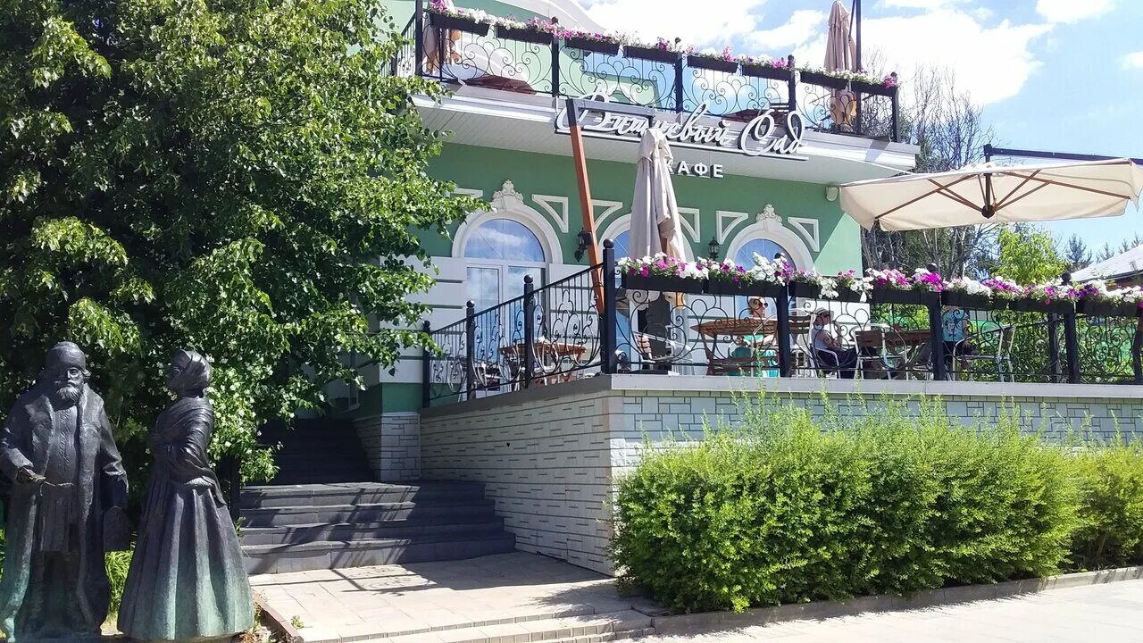 Отель вишневый сад истра. Вишневый сад московская область. Кафе вишневый сад новоорловская. Вишневый сад щатково. Вишнёвый сад орел кафе.