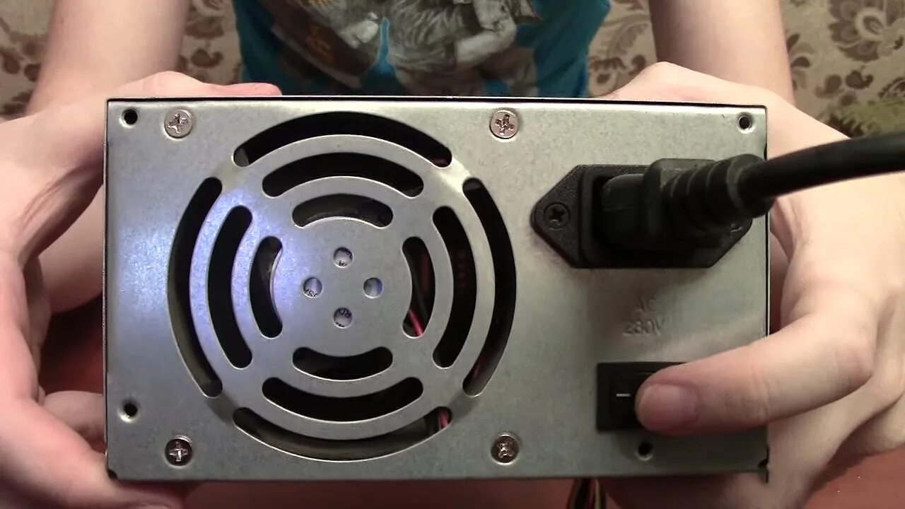 Блок питания без кнопки. Включение блока питания перемычкой. Как включить блок питания телевизора без материнской платы. Запуск блока питания без компьютера. Включение блока питания перемычкой.