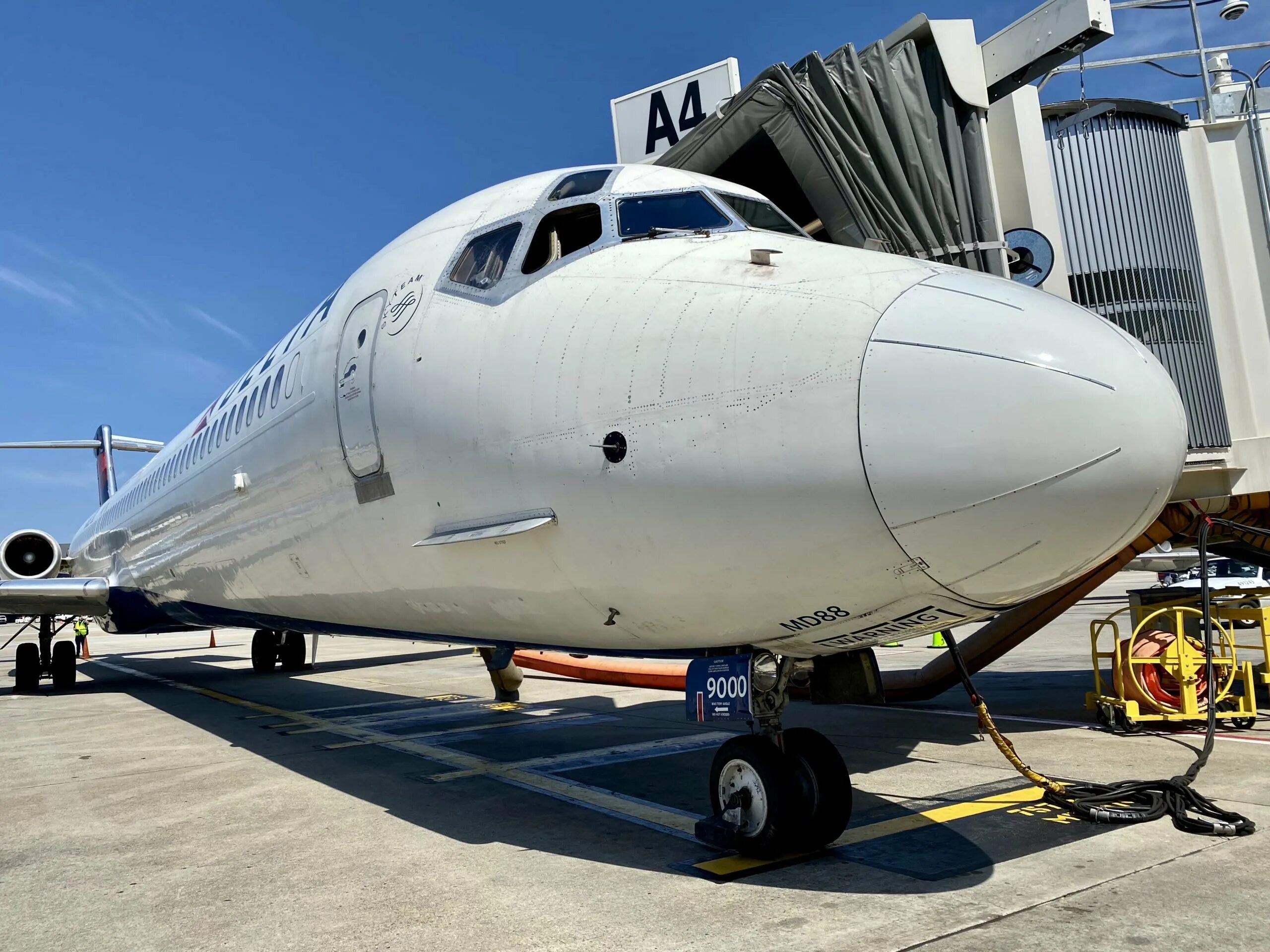 Мд 80. Макдоннелл Дуглас мд12. МД-80 самолёт. MD-80 KLM. MCDONNELL Douglas MD-80.