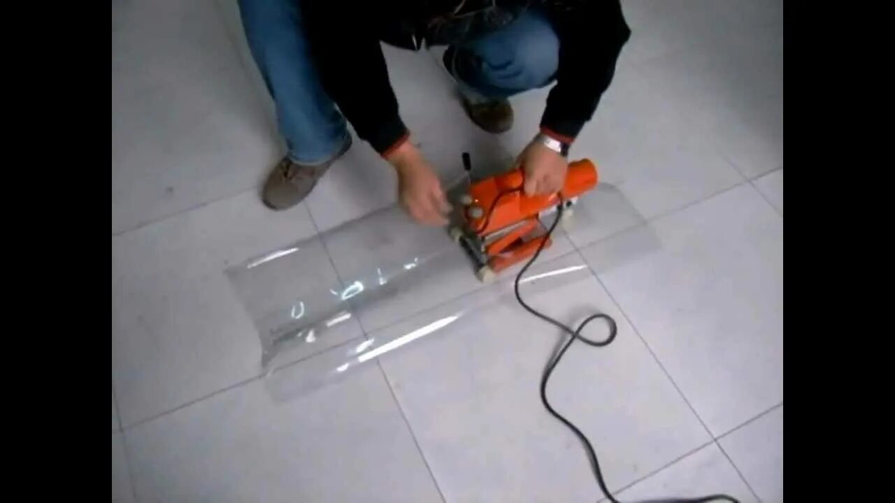 Спаять полиэтиленовую пленку. Полиэтиленовый пакет. Склейка полиэтилена. Как сварить целлофановый пакет. Инструмент для спайки полиэтиленовой пленки.