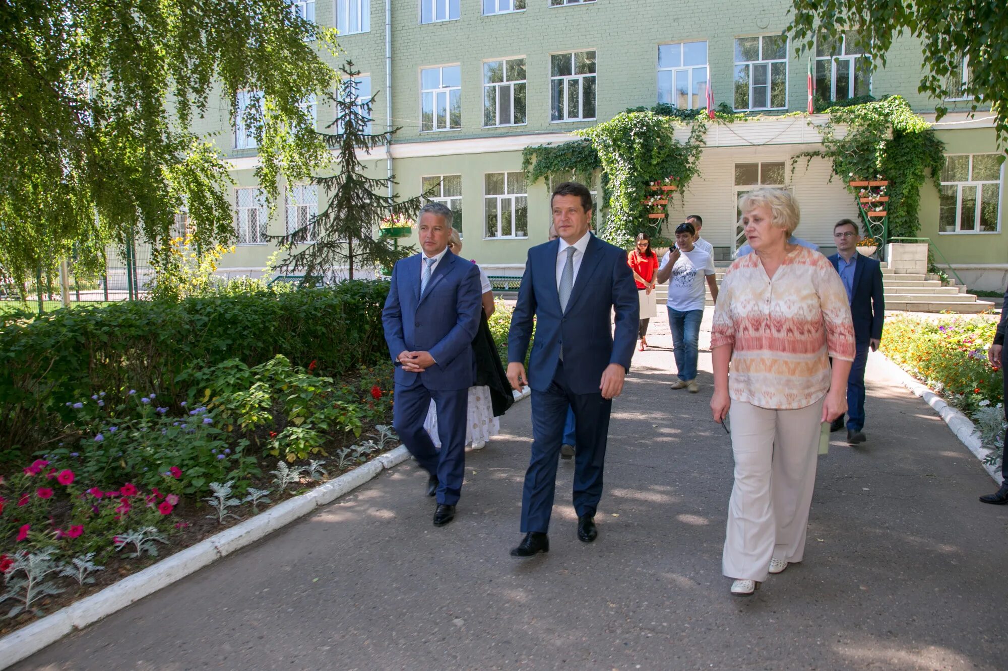 Татарская гимназия казань. Татарская гимназия 1 Казань. Казань Татарская гимназия 1 г. Тукая. Татарская гимназия 1 Альметьевск.