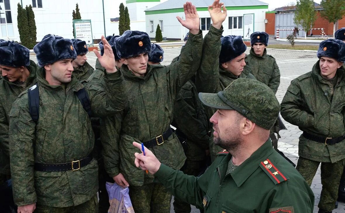 Новости насколько. Военный призыв. Призыв резервистов. Военнослужащие. Военнослужащие контрактники.