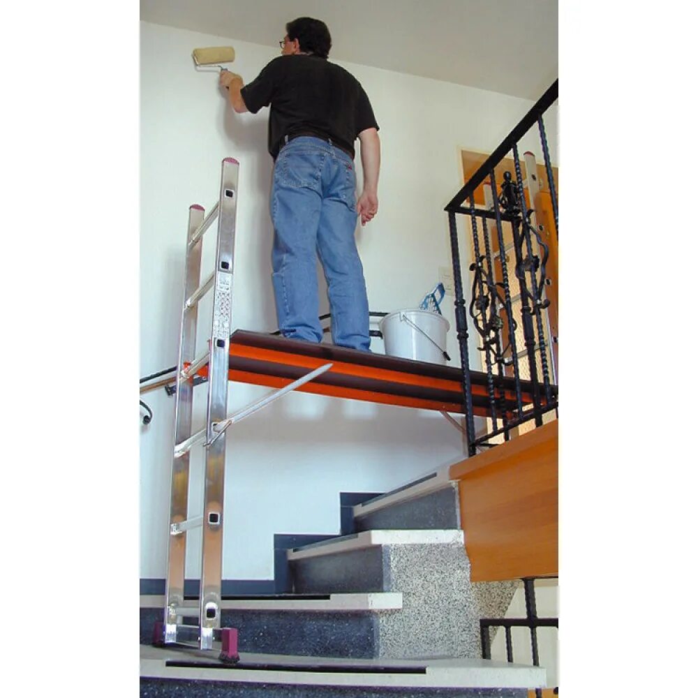 Отделка лестничного пролета. Декор стен на лестничном пролете. Леса строительные для лестничного проема. Работа на лестничном марше. Малые монтажные подмости krause corda рв 3 м 916174.