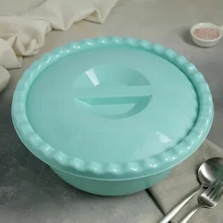 Пластиковые миски с крышкой