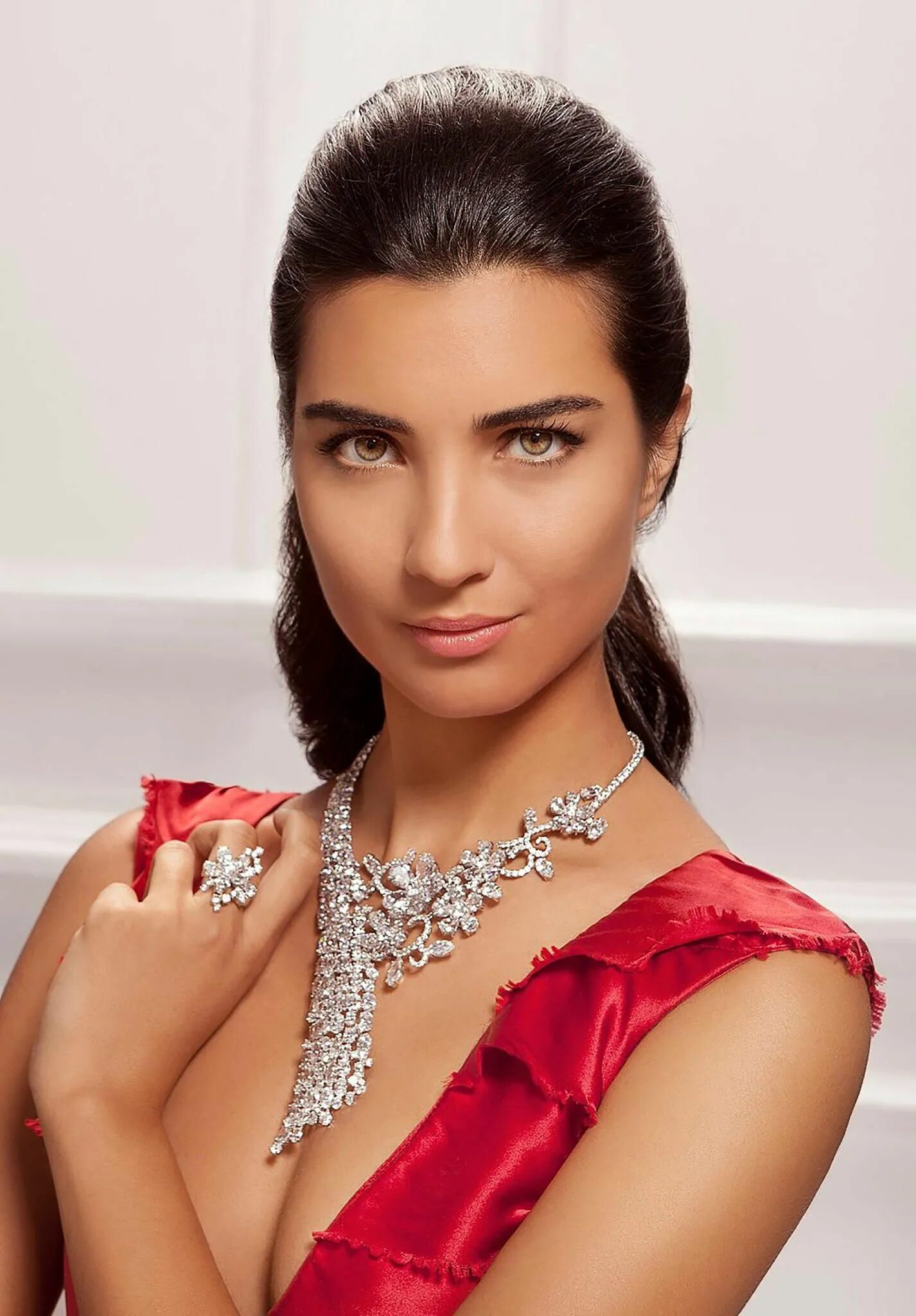 Биран дамла йылмаз запретный плод. Айча айшин сериал мерьем. Ханде эрчел. Turkish models. Turkish models.