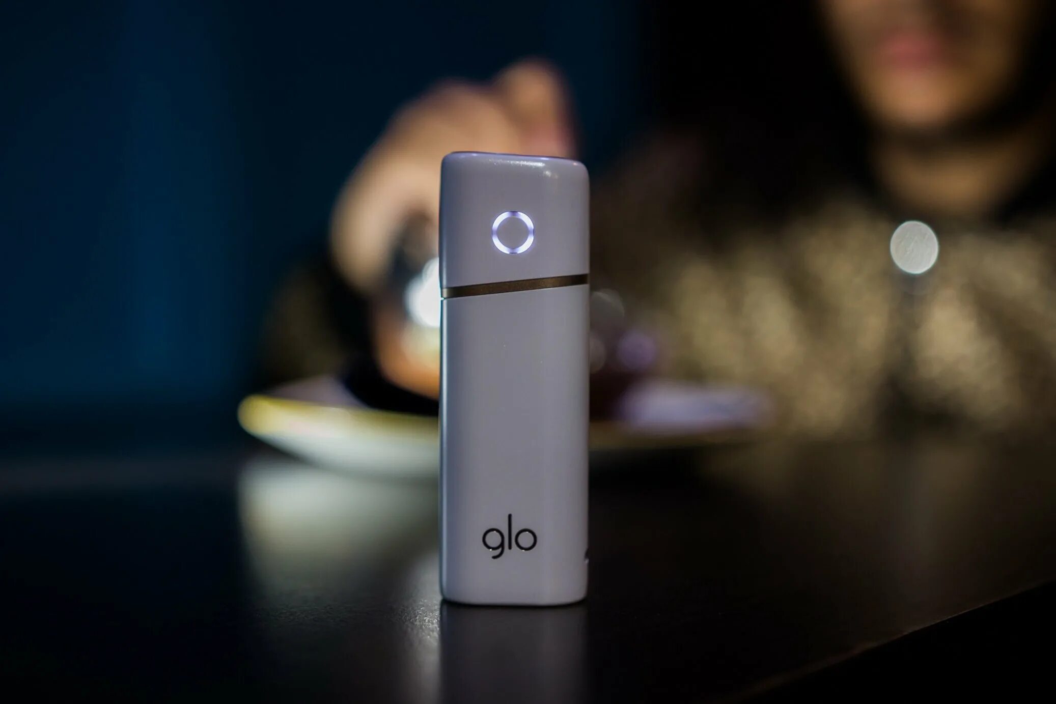 Гло вибрирует и не включается. Glo Nano. British American Tobacco Glo. Гло в руках. Glo кастомные.