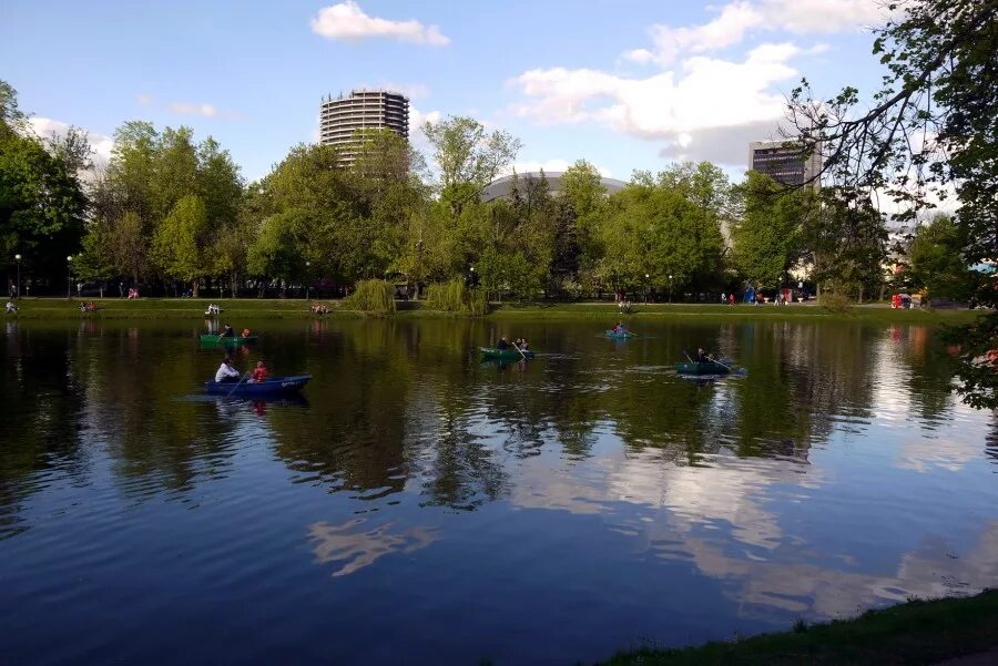 Парк на сиреневом бульваре москва. Парк культуры горького. Сокольники измайлово. Измайловский парк. Измайлово на карте москвы с метро.