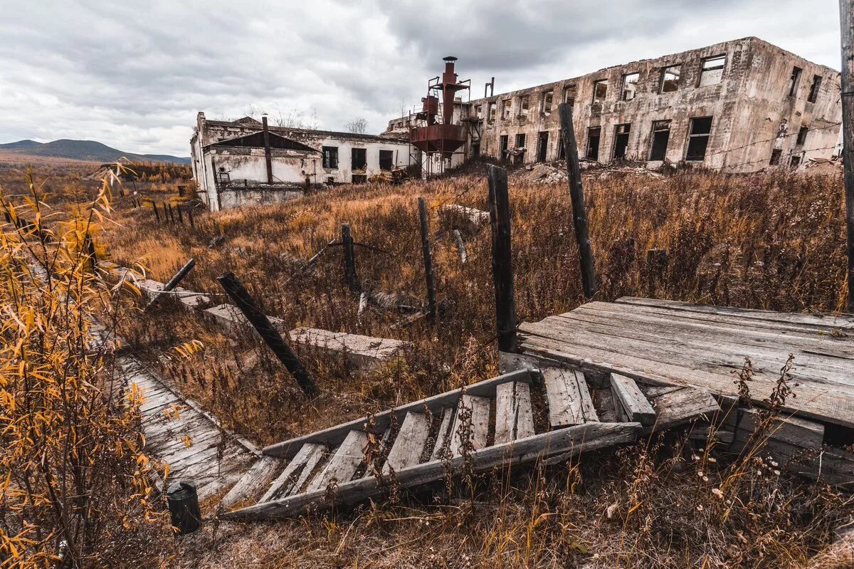 Кадыкчан – поселок-призрак. Кадыкчан – поселок-призрак. Колыма заброшки. Поселок кадыкчан, магаданская область. Магадан заброшки.