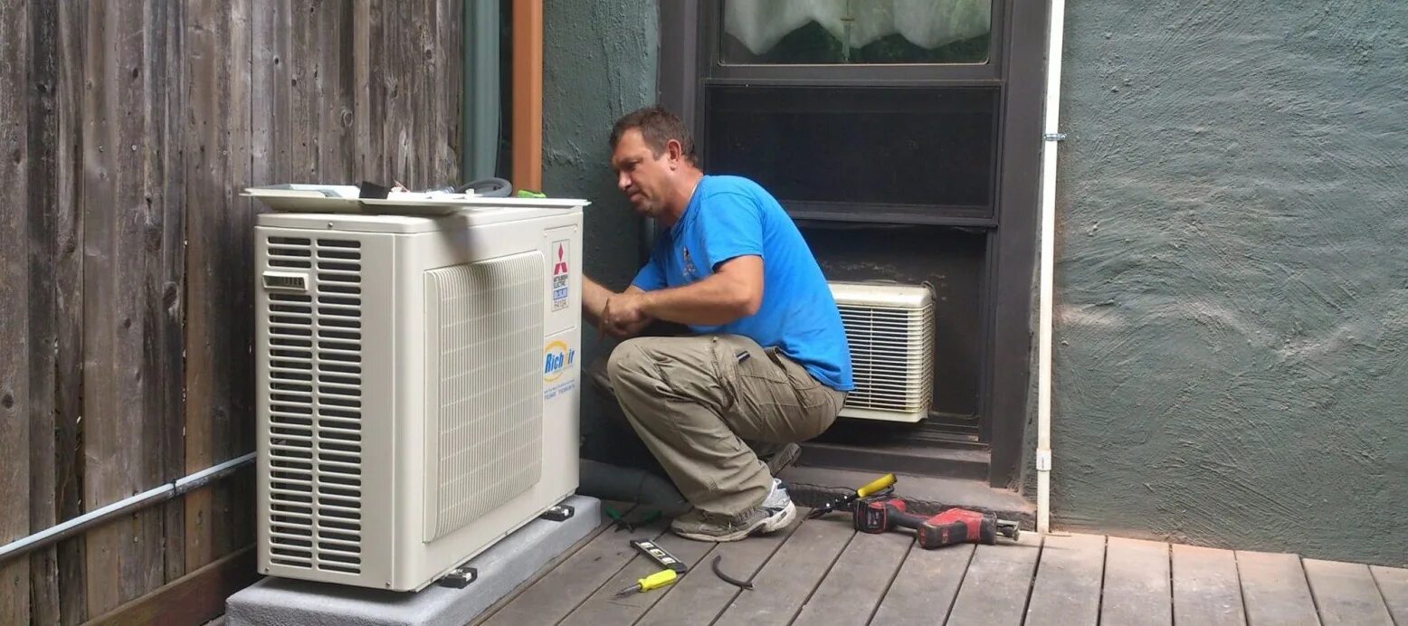 Отопительные кондиционеры. Ductless Heat Pump Mini-Split System. Ductless Mini-Split Systems. Наружный блок кондиционера. Наружный блок кондиционера в частном доме.