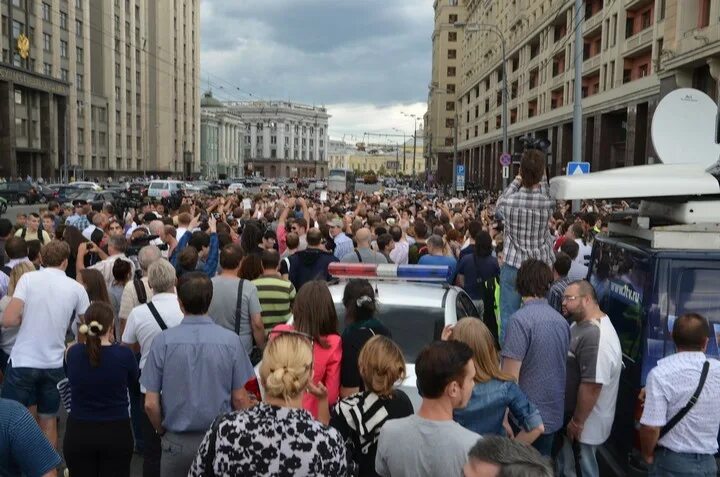 митинг в москве. протесты в москве сейчас 2019. москва пушкинская площадь митинг. сколько людей вышли на улицы. протесты в поддержку алексея навального (2021).
