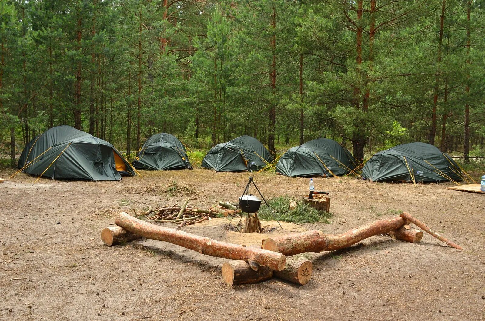 Палаточный лагерь. Туристический лагерь. Туристический Бивак. Детский палаточный лагерь. Разбивать лагерь