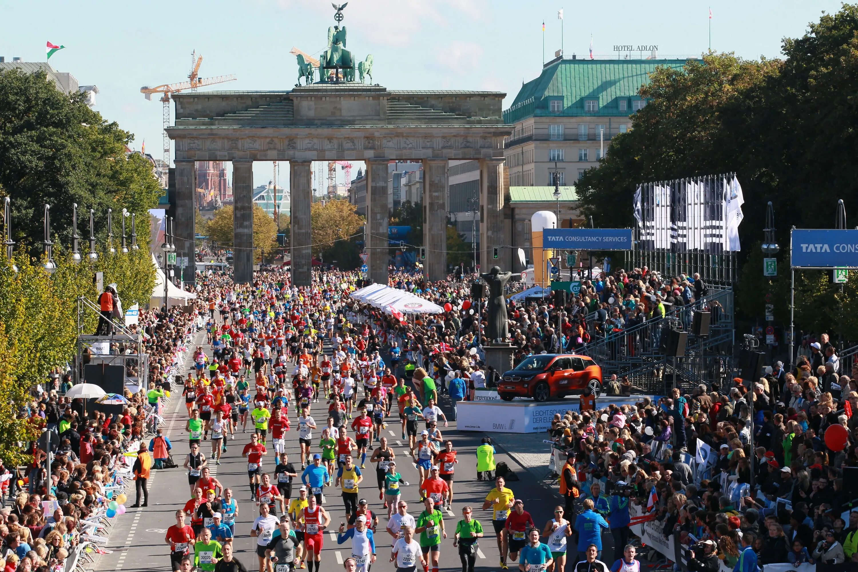 Берлинский марафон фото. Berlin marathon. Старт берлинского марафона. Старт берлинского марафона. Медаль берлинского марафона.