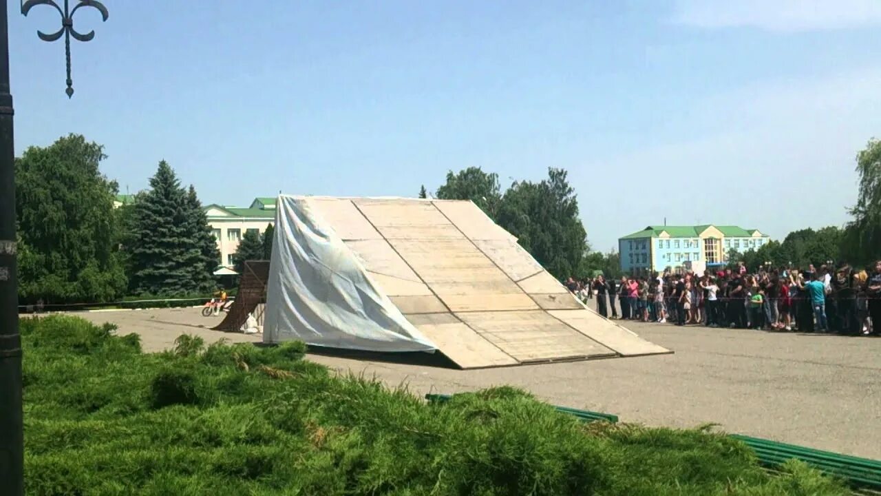 Новопавловск видео. Новопавловск красивые места. Новопавловск достопримечательности. Площадь ленина новопавловск. Новопавловск видео.