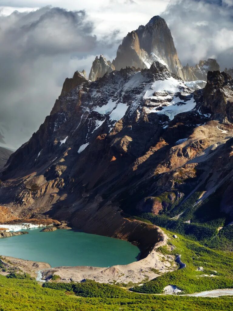 Невероятные горы. Фитц Рой Патагония. Патагония горы Аргентина. Гора Фицрой Аргентина. Гора Фитц Рой.