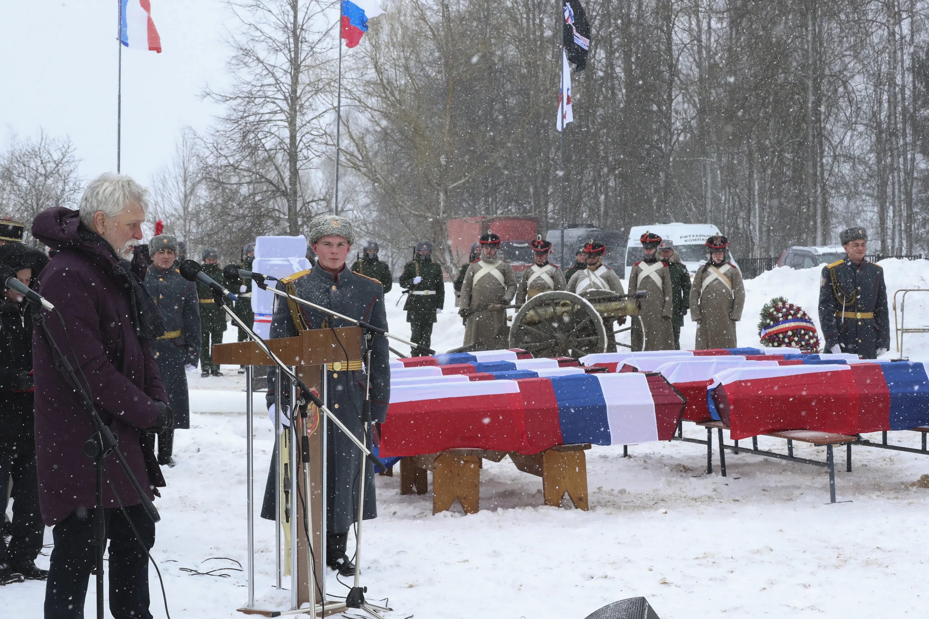 Погода вяземский на 10. Вязьма 13 февраля 2021. Военные перезахоронения в Вязьме в 2015 году. Парусное перезахоронение. Воинское перезахоронение в Вязьме в 2015 году.