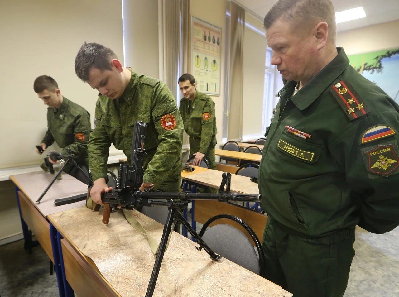 Занятия на военной кафедре. Занятия в армии. Военная Кафедра в вузах. Учебные занятия в армии.